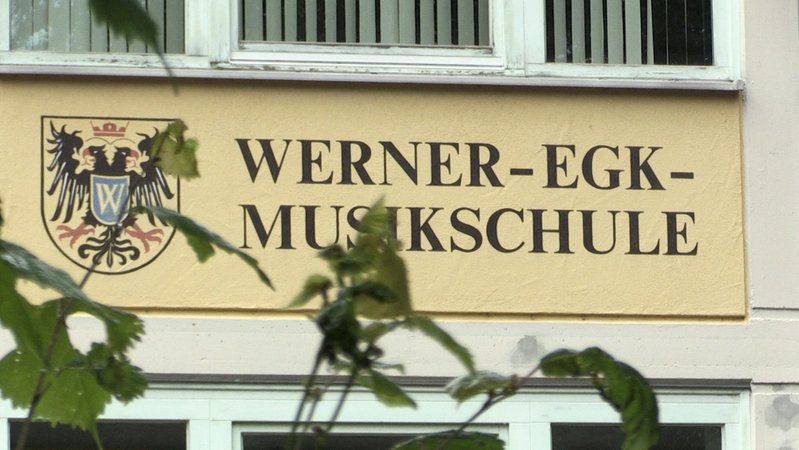 Die Fassade der Werner-Egk-Musikschule in Donauwörth