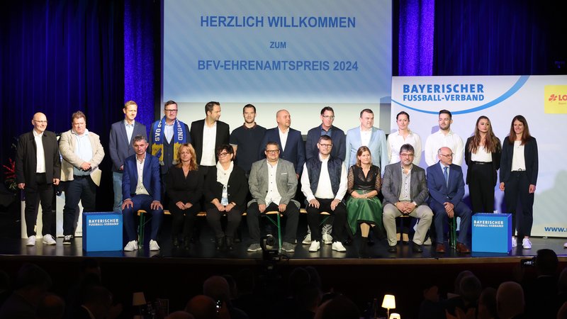 BFV Ehrenamtsgala mit den 22 Preisträgern | Bild: BFV BFV Ehrenamtsgala mit den 22 Preisträgern