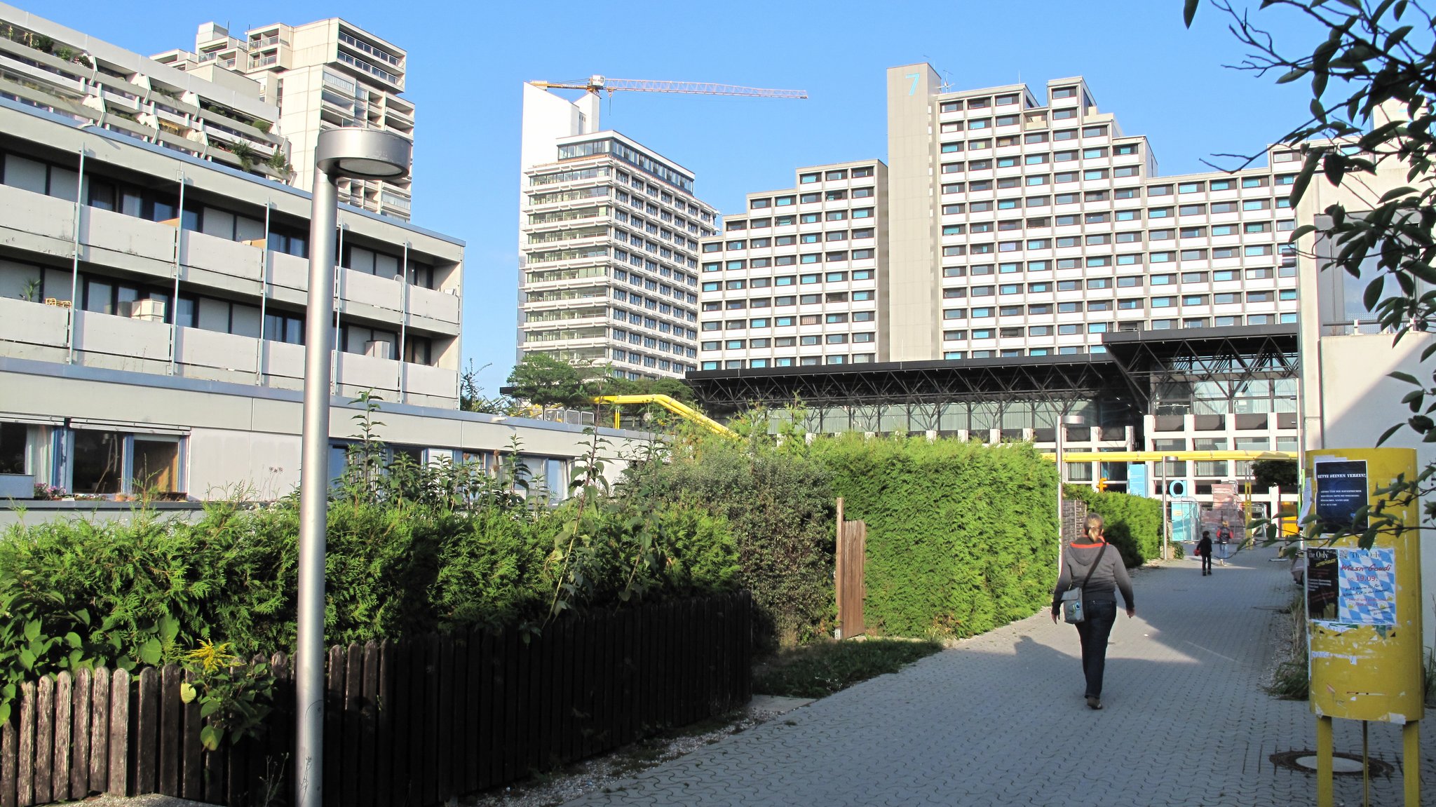 Wegen der Energiekrise steigen die Nebenkosten auch in bayerischen Studenten-Wohnheimen teils stark an (Archivbild)