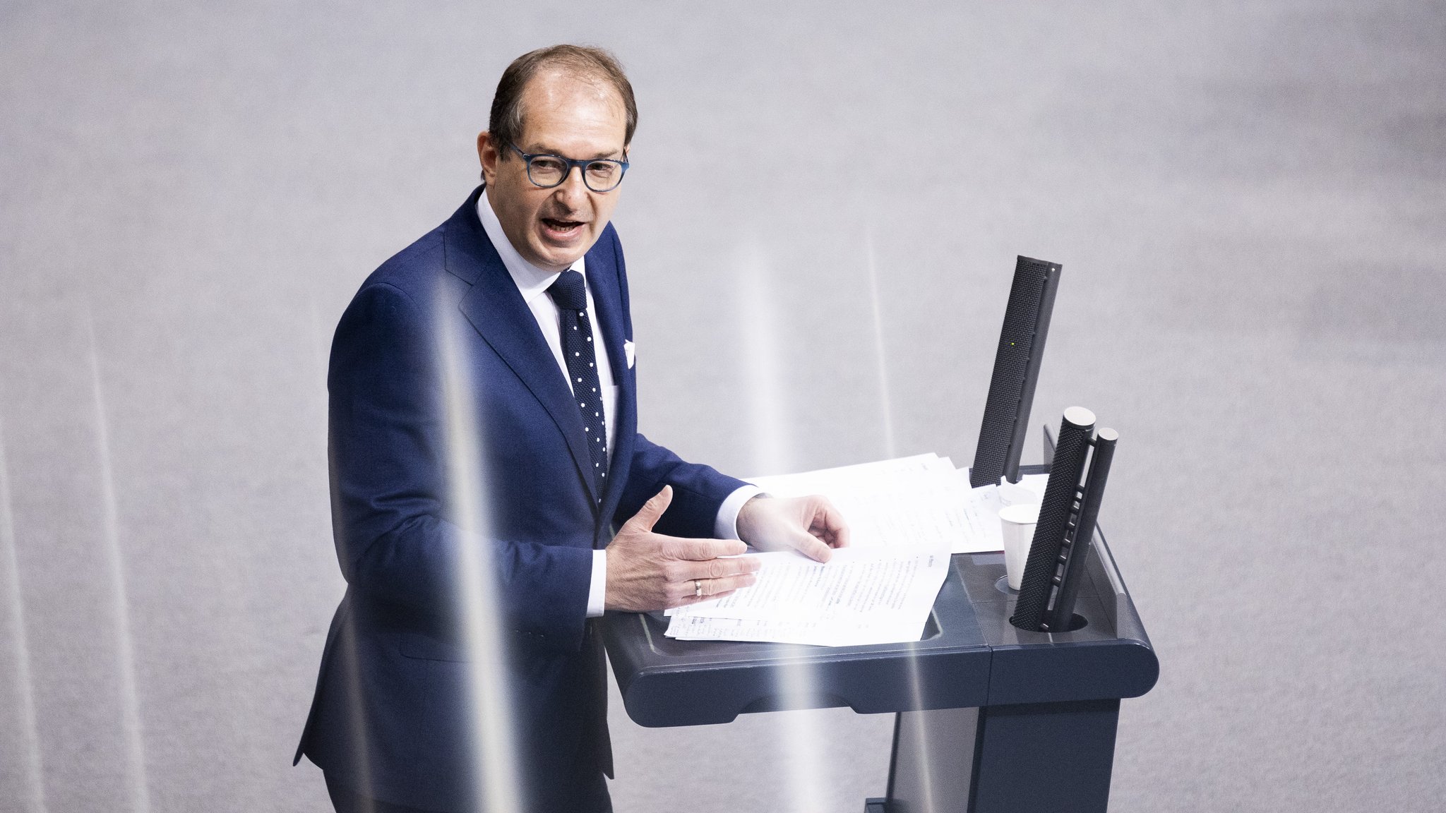 Alexander Dobrindt, Vorsitzender der CSU-Landesgruppe im Deutschen Bundestag, aufgenommen im Rahmen einer Debatte zu Regierungserklaerung des Bundeskanzlers in Berlin, 15.12.2021.