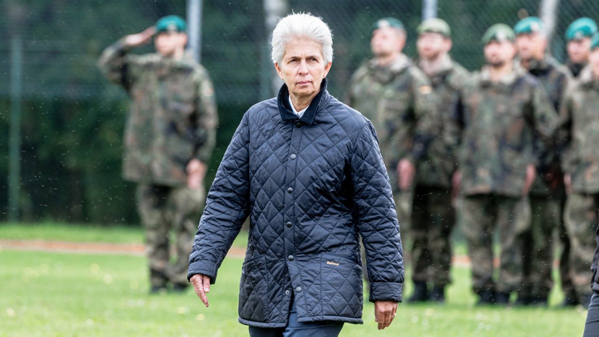 Strack-Zimmermann: 900 000 Reservisten der Bundeswehr aktivieren