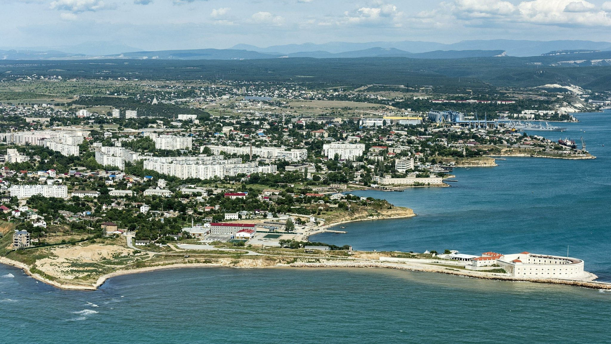 Die Großstadt Sewastopol ist nach Drohnenangriffen ohne Strom (Archivbild) | Bild: picture alliance / Globallookpress.com | Serguei Fomine Die Großstadt Sewastopol ist nach Drohnenangriffen ohne Strom (Archivbild)