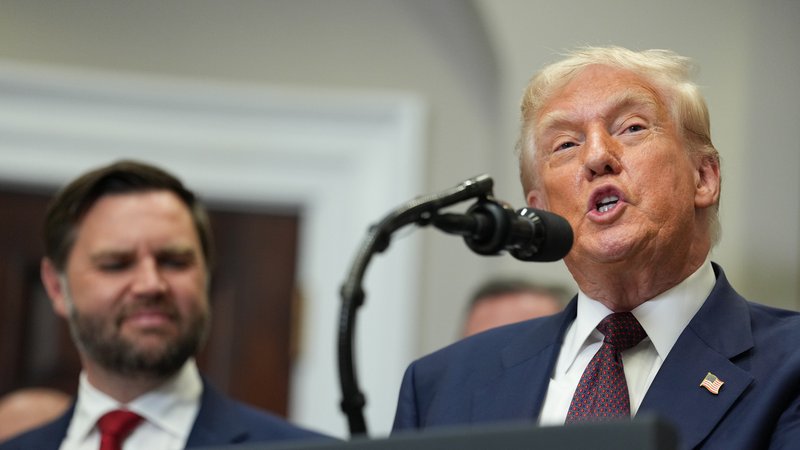 US-Präsident Donald Trump (31.07.2025) | Bild: picture alliance / Newscom | Eric Lee US-Präsident Donald Trump (31.07.2025)