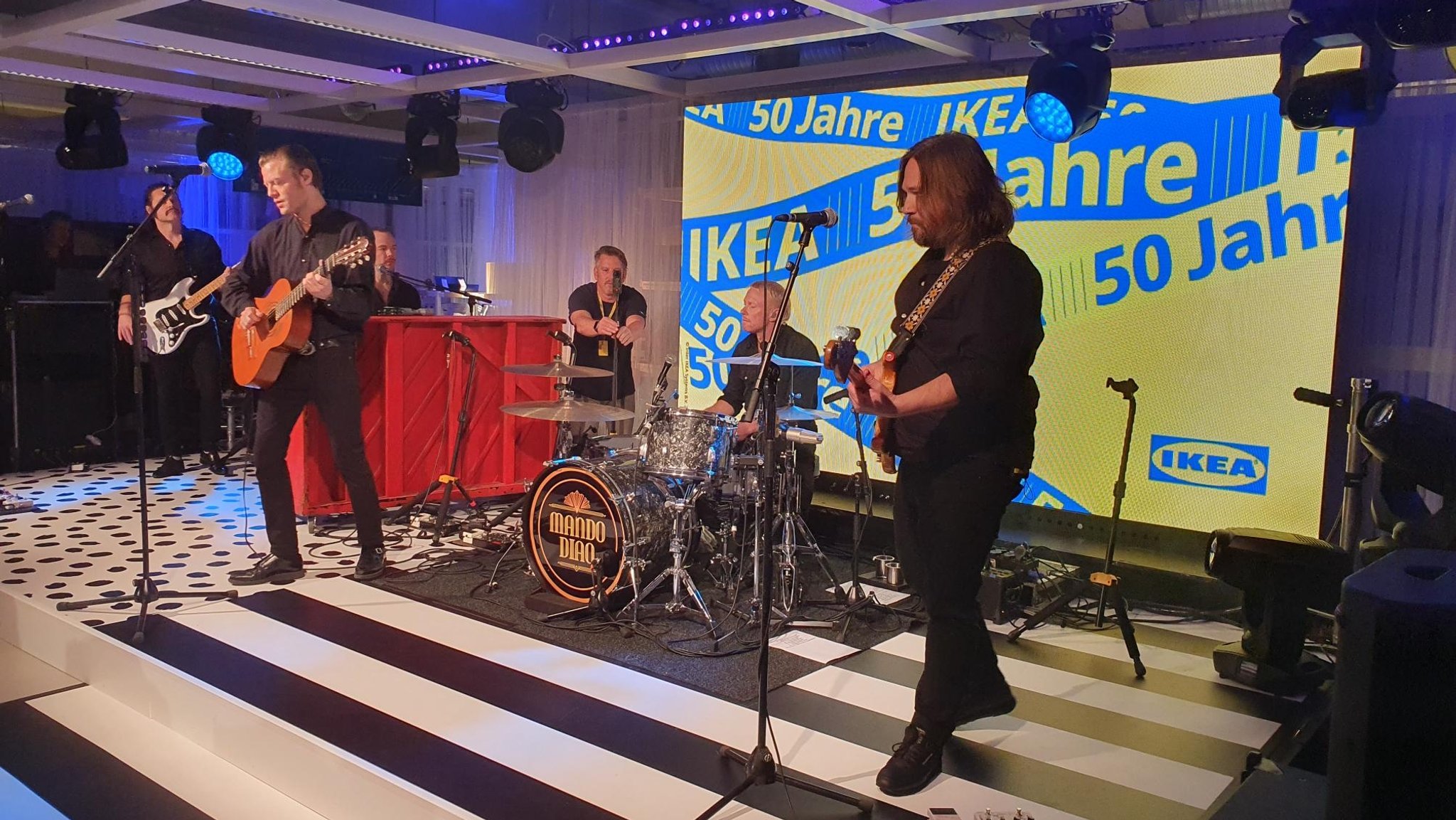 Mando Diao-Konzert bei Ikea 