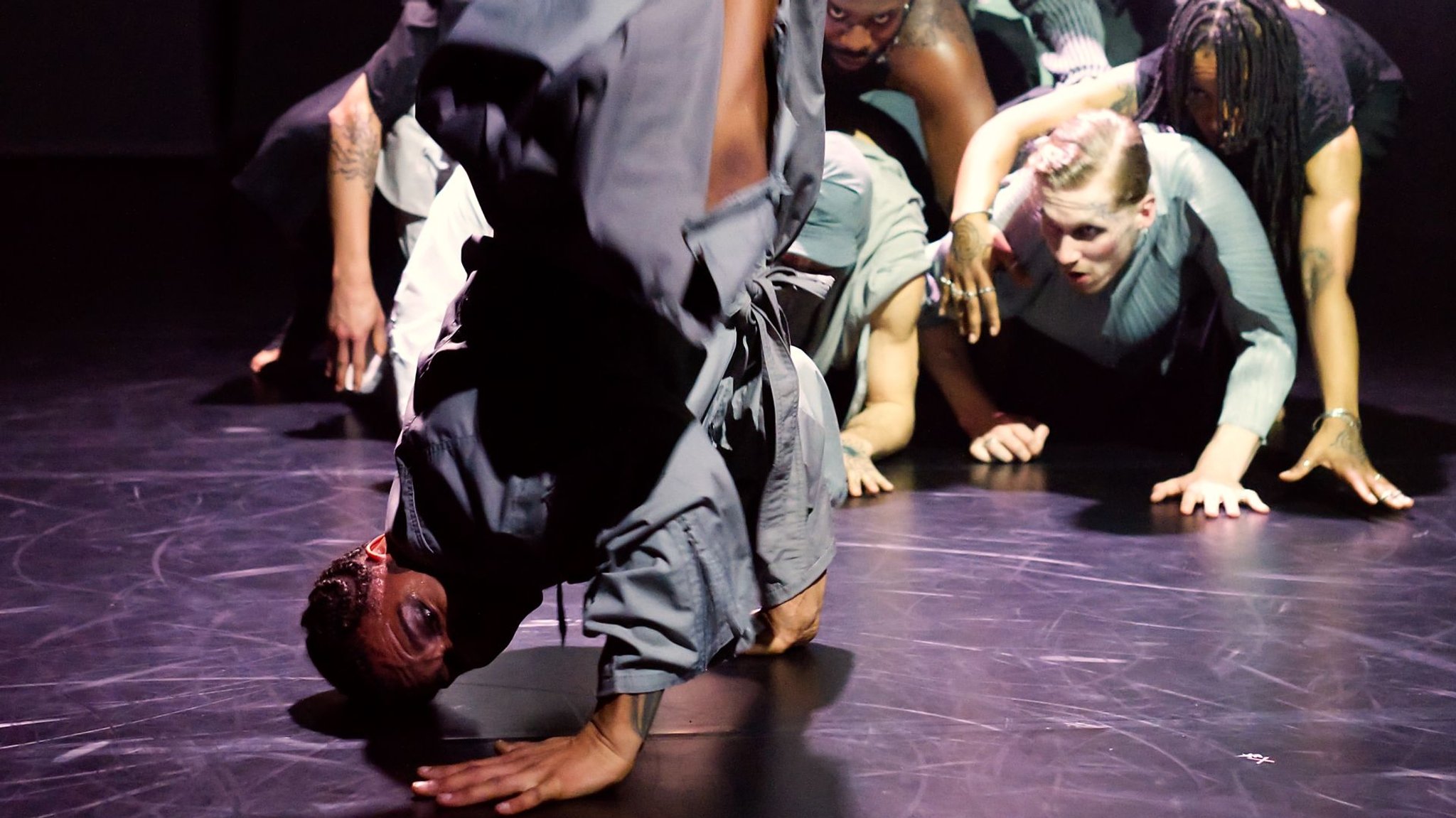 Breakdancer aus "Grey" im Münchner Volkstheaters