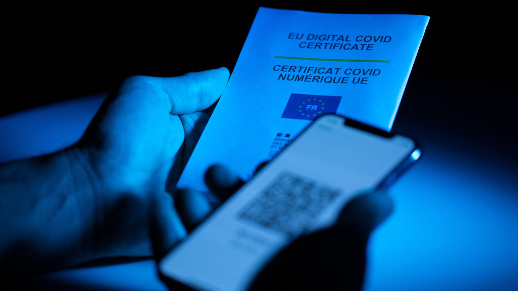 Das Covid-Zertifikat EU eröffnet Geimpften den Zugang zu Restaurants, Fitnessstudios oder Kinos. Auf Telegram bieten Betrüger Fälschungen an. 