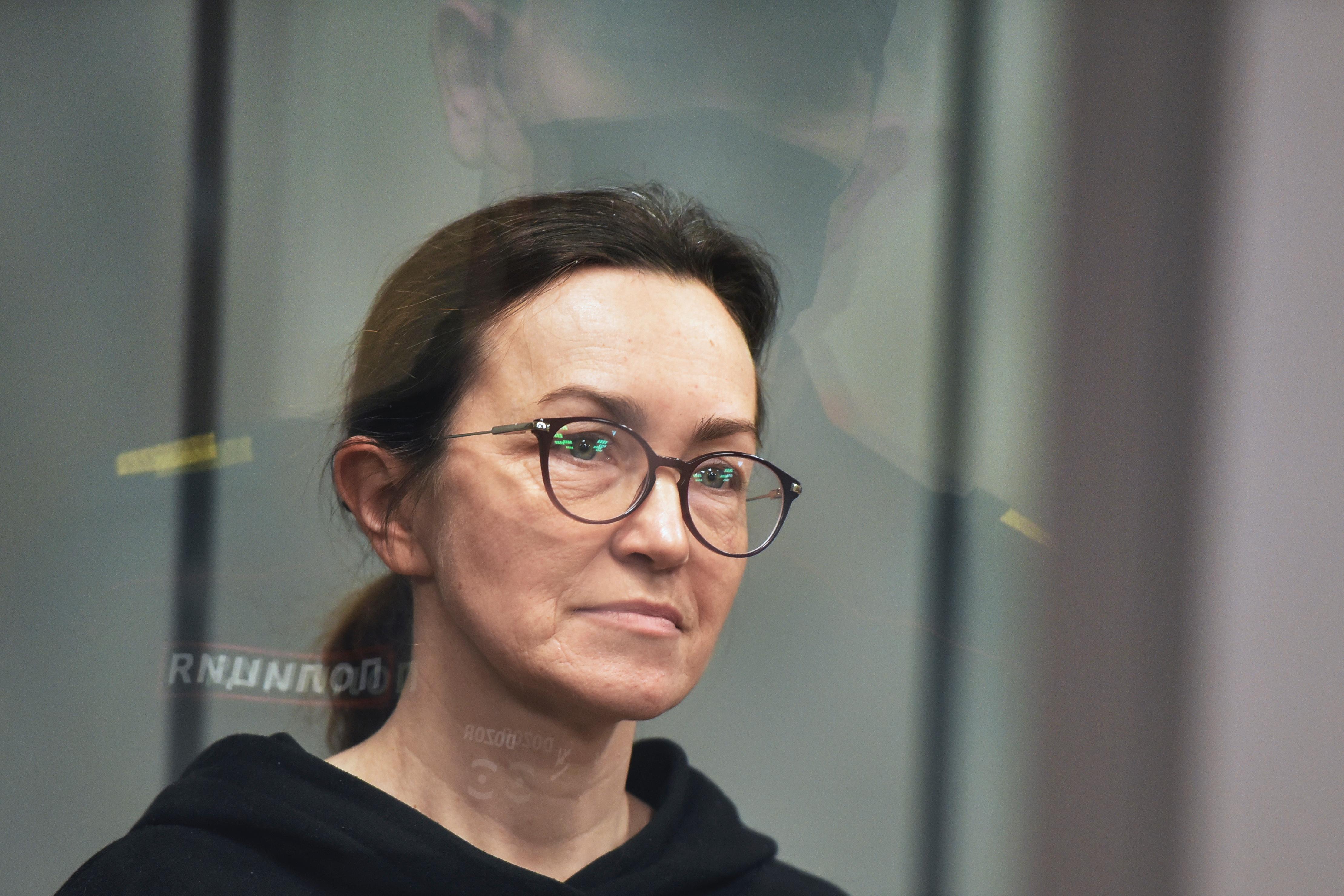 Ein russisches Gericht hat die Haft der US-russischen Journalistin Alsu Kurmasheva bis zum 5. Juni verlängert. | Bild:picture alliance / ASSOCIATED PRESS | Vladislav Mikhnevskii