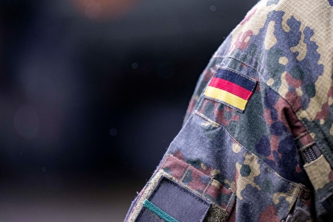 Einer der Täter soll ein Bundeswehr-Kostüm getragen haben.