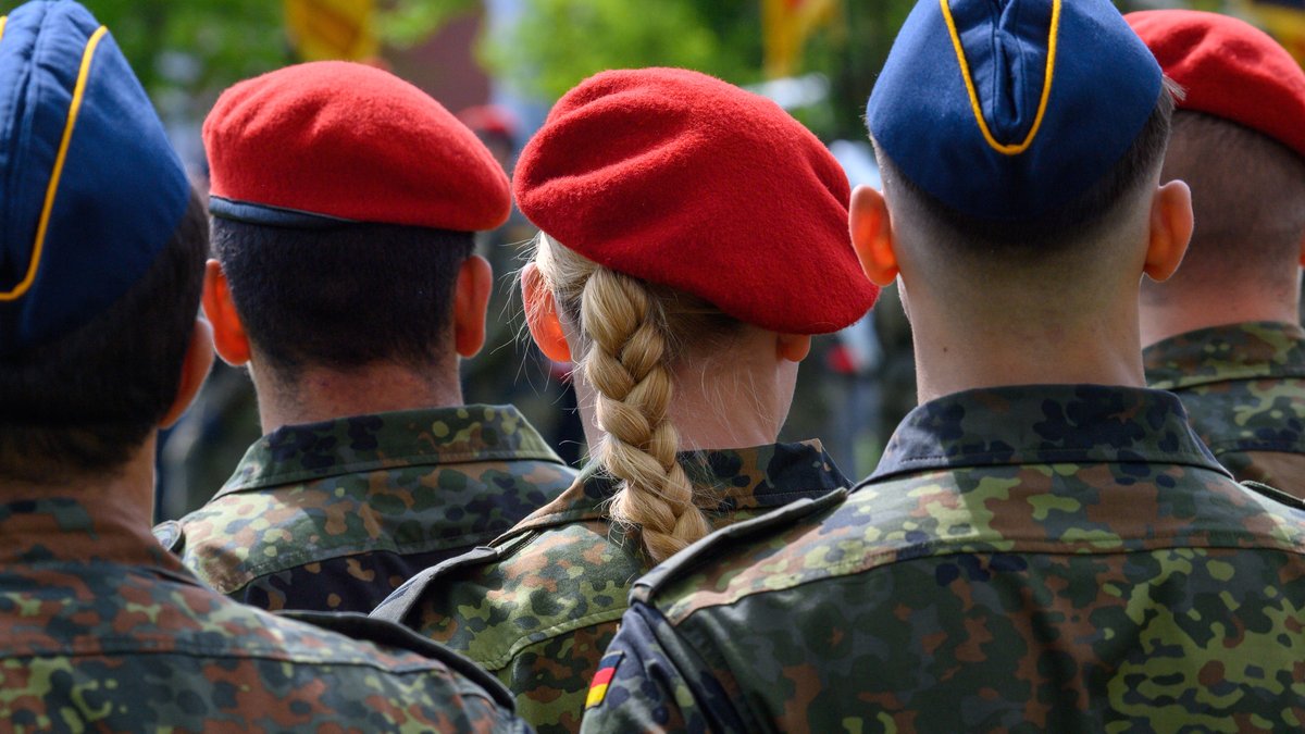 Wehrdienst: Fragebogen, Frauen und Freiwilligendienste im Fokus