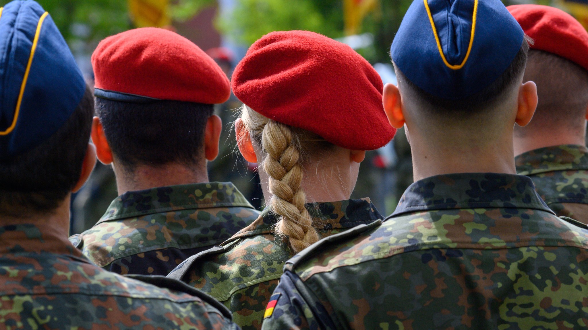 Wehrdienst: Fragebogen, Frauen und Freiwilligendienste im Fokus