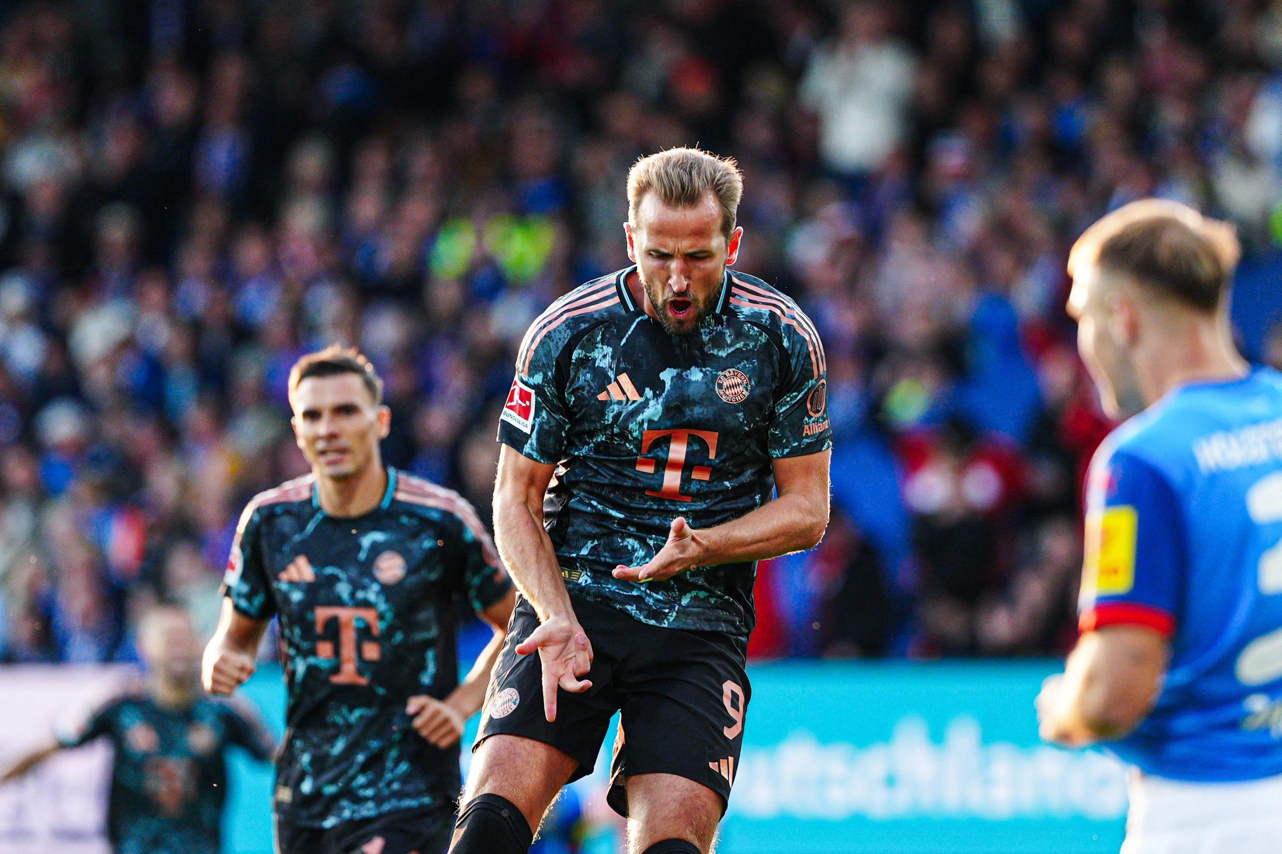 Harry Kane bejubelt Dreierpack gegen Holstein Kiel.