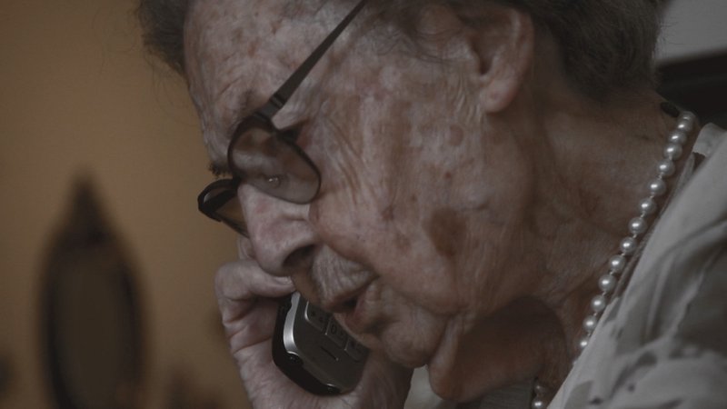 Ruhig bleiben, zuhören, Fragen stellen. So überführte die 101-jährige Margarete Fischer einen Schockanrufer.