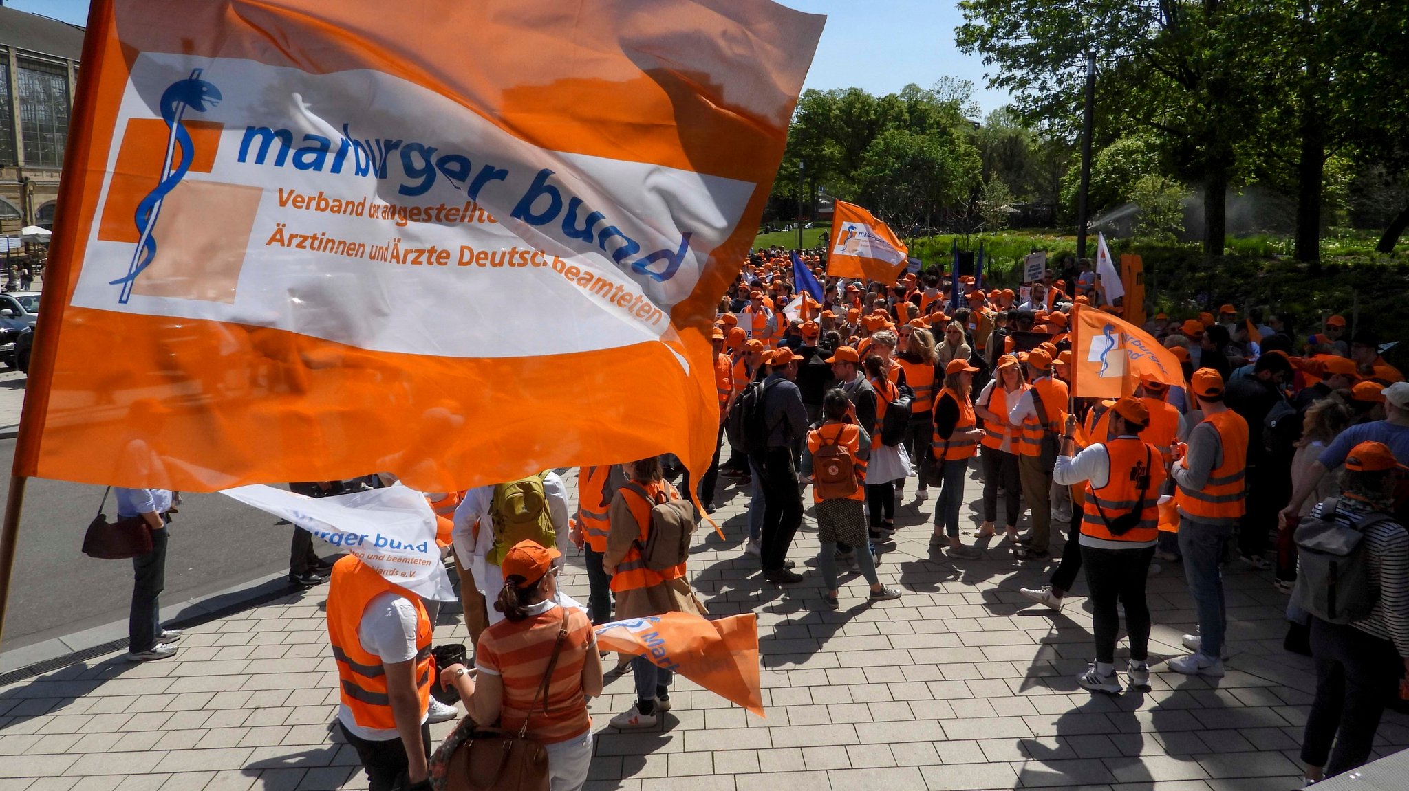 Warnstreik: Ärzte legen am Dienstag Arbeit an Unikliniken nieder