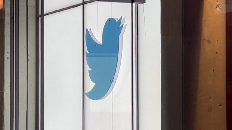 Büros gesperrt, Systemzugang blockiert - bei Twitter bangen Tausende Beschäftigte um ihren Job.