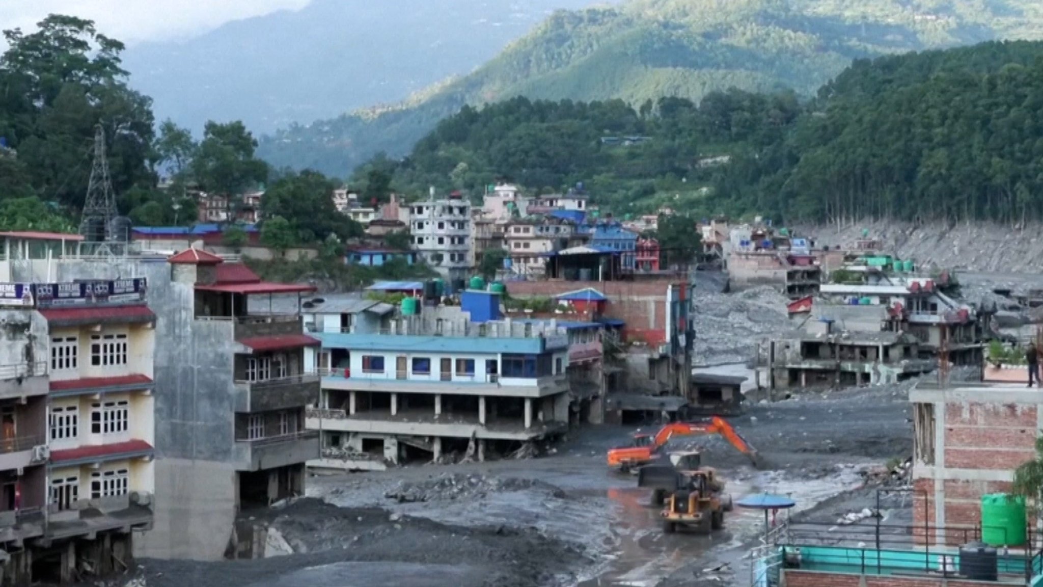 Schwere Verwüstungen nach Sturzflut in Nepal | Bild: BR Schwere Verwüstungen nach Sturzflut in Nepal