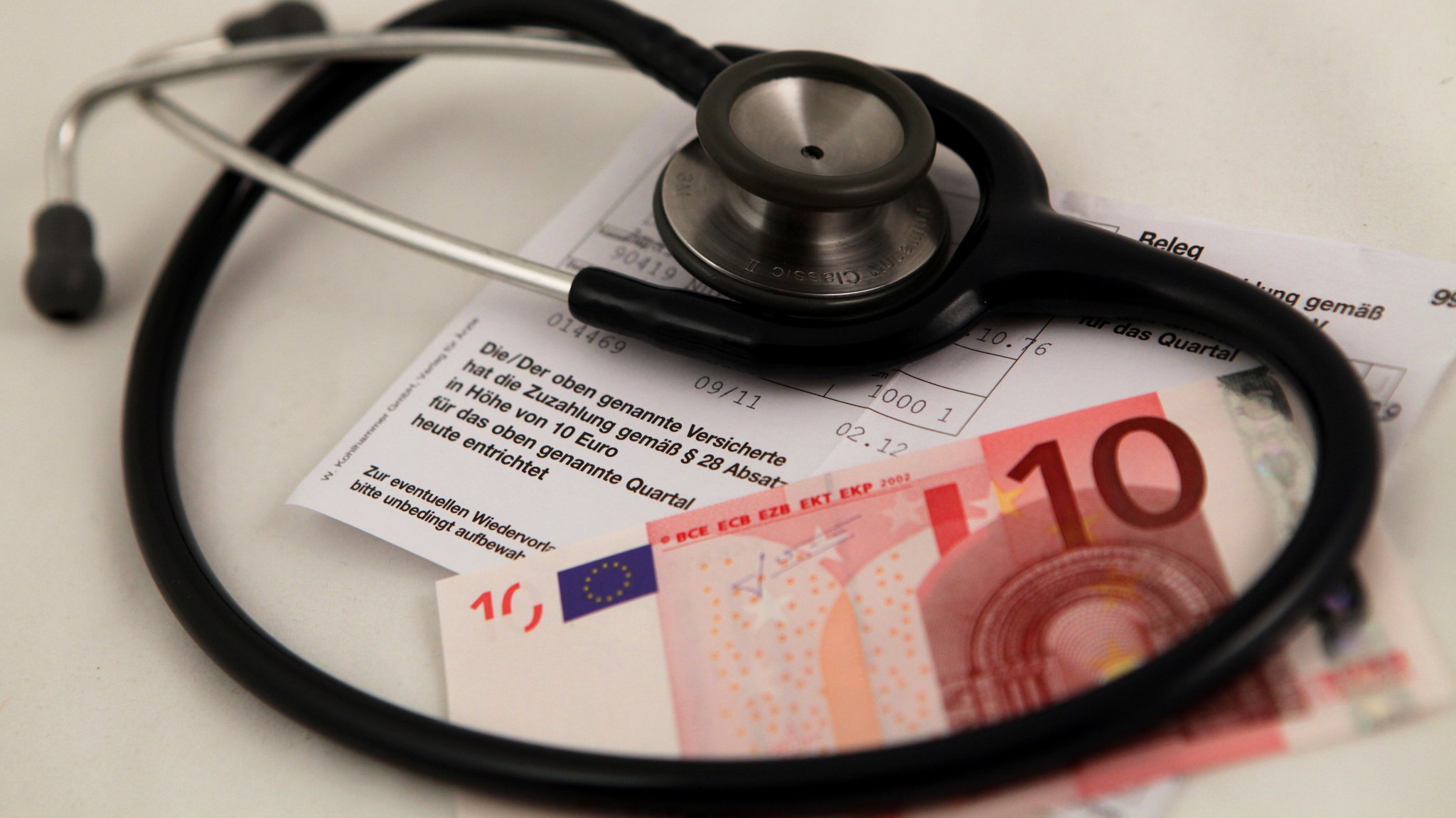 Ministerin Warken erwägt Praxisgebühr und höhere Zuzahlungen