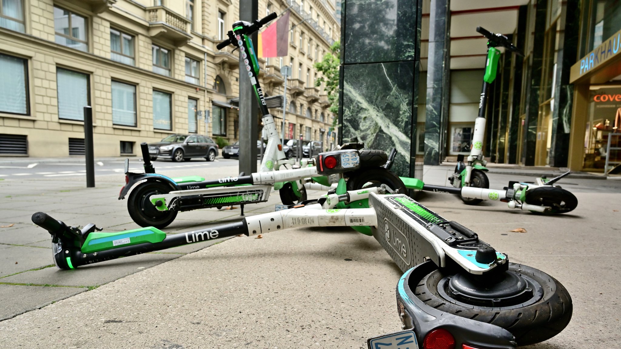 Gefahr für blinde Menschen - VdK für schärfere E-Scooter-Regeln