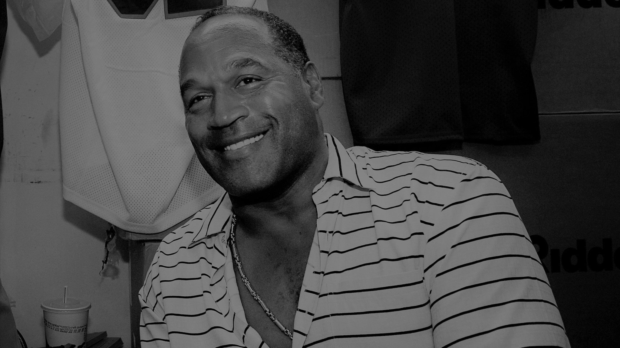 Der frühere US-Footballstar O.J. Simpson, berühmt geworden auch durch den spektakulären Mordprozess um seine Ex-Frau, ist tot. Simpson sei im Alter von 76 Jahren an Krebs gestorben, so seine Familie.