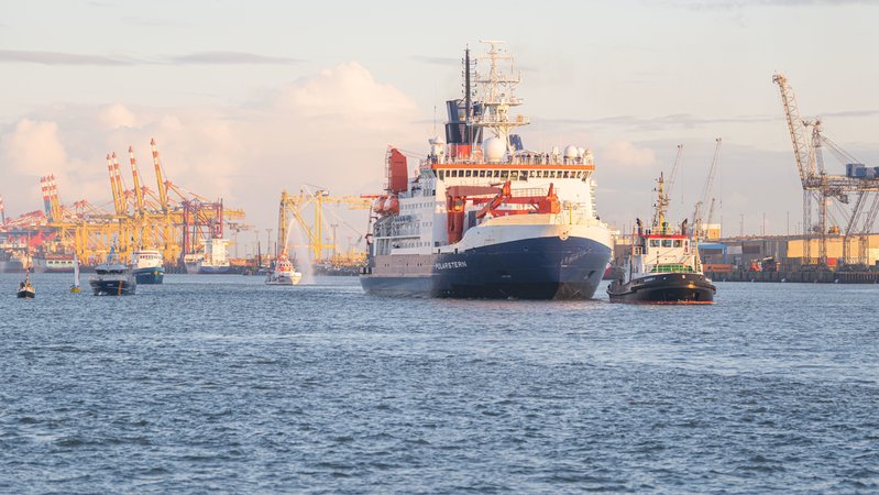 Rund ein Jahr lang war das Forschungsschiff Polarstern im Eis der Arktis festgefroren unterwegs. Am 12. Oktober 2020 kehrte die Polarstern nach Bremerhaven zurück.