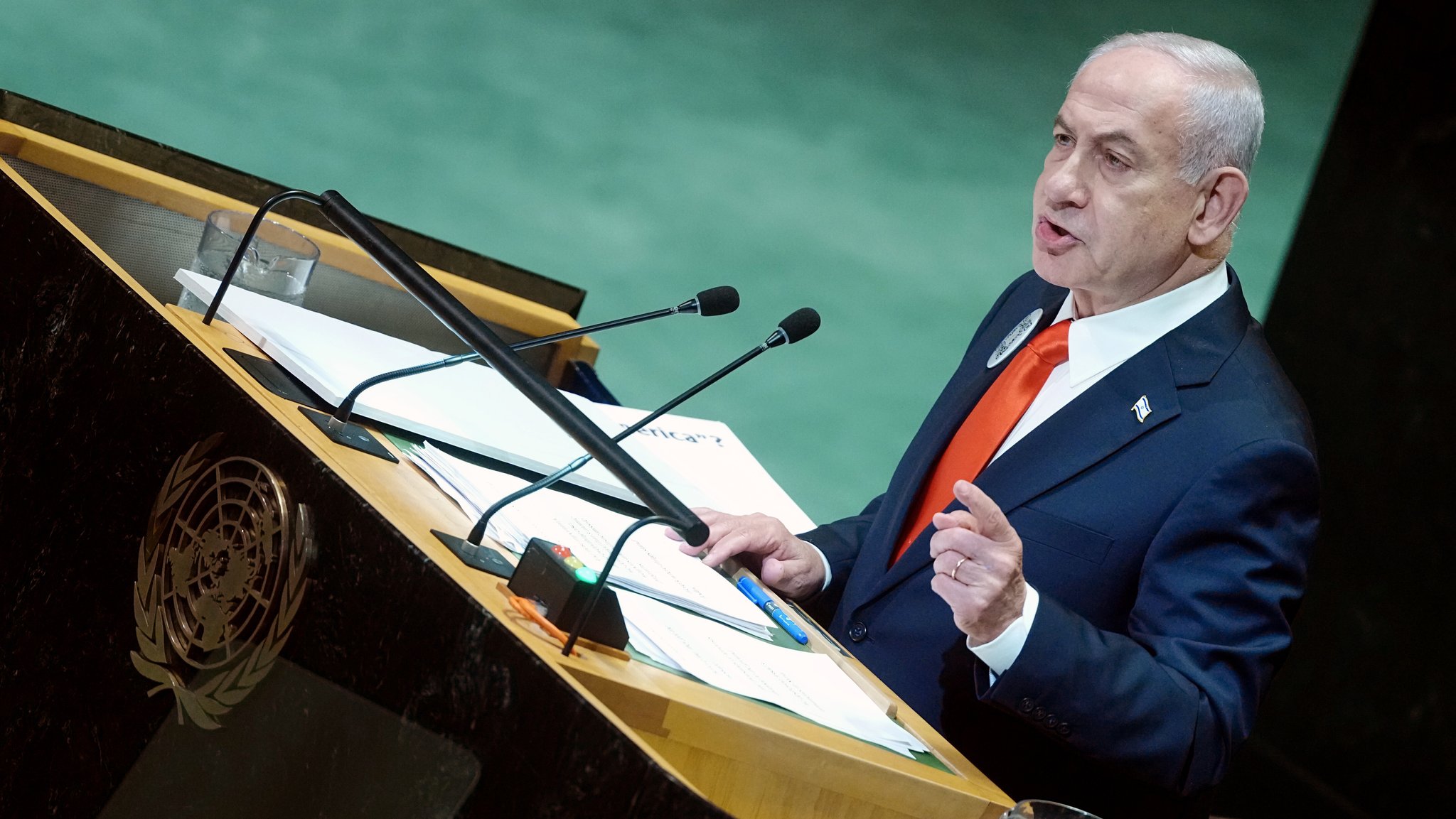 Benjamin Netanjahu, Ministerpräsident von Israel, spricht bei der Generaldebatte der UN-Vollversammlung. | Bild: picture alliance/dpa|Kay Nietfeld Benjamin Netanjahu, Ministerpräsident von Israel, spricht bei der Generaldebatte der UN-Vollversammlung.