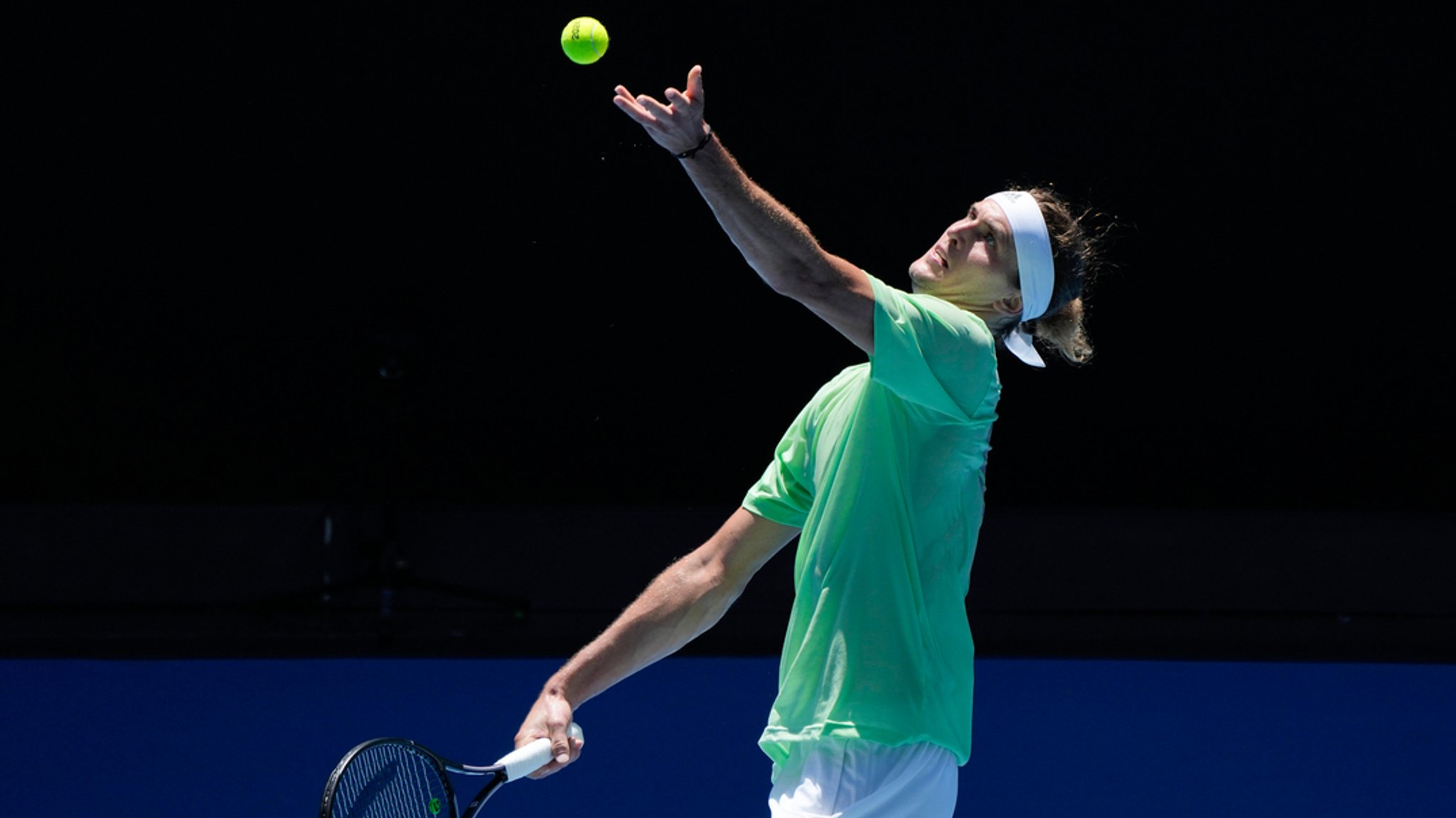 Der deutsche Alexander Zverev in Aktion während einer Trainingseinheit vor den Australian Open im Melbourne Park.