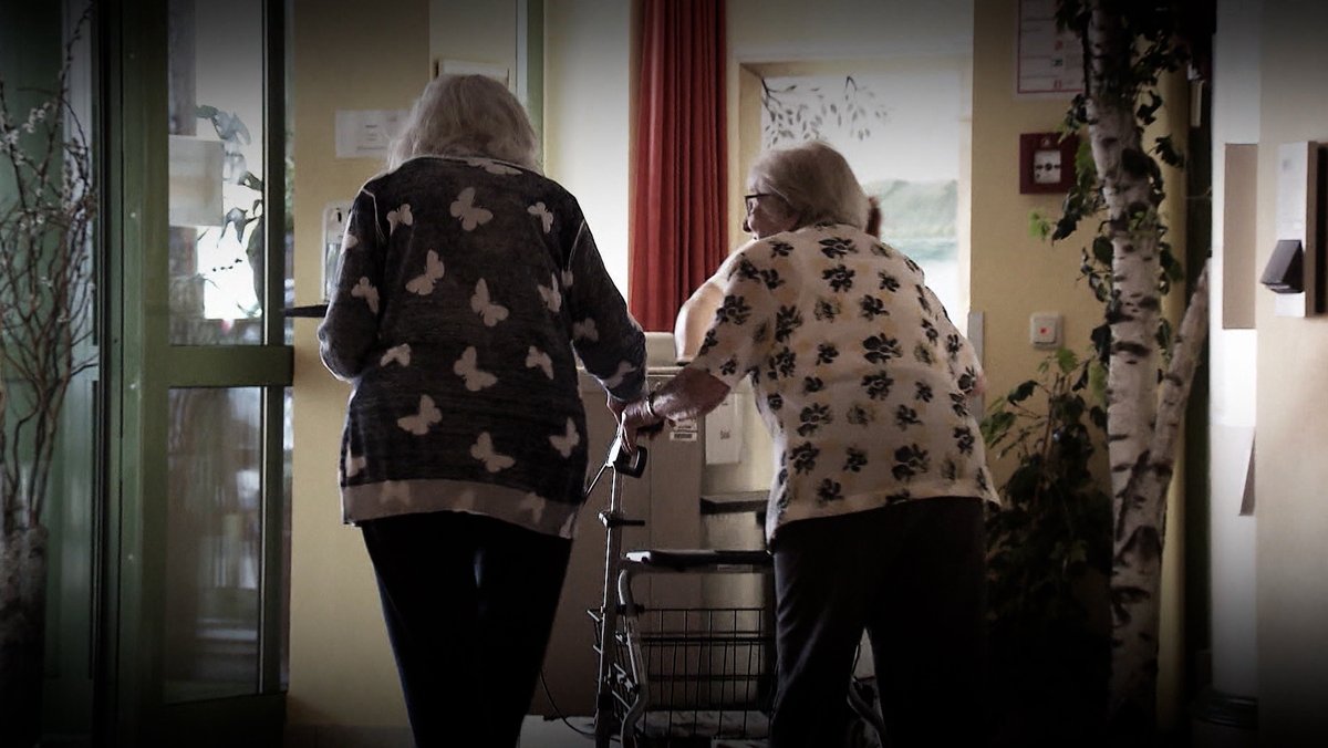 Unbezahlbare Pflegeheime: Zuzahlungen für Heime steigen an