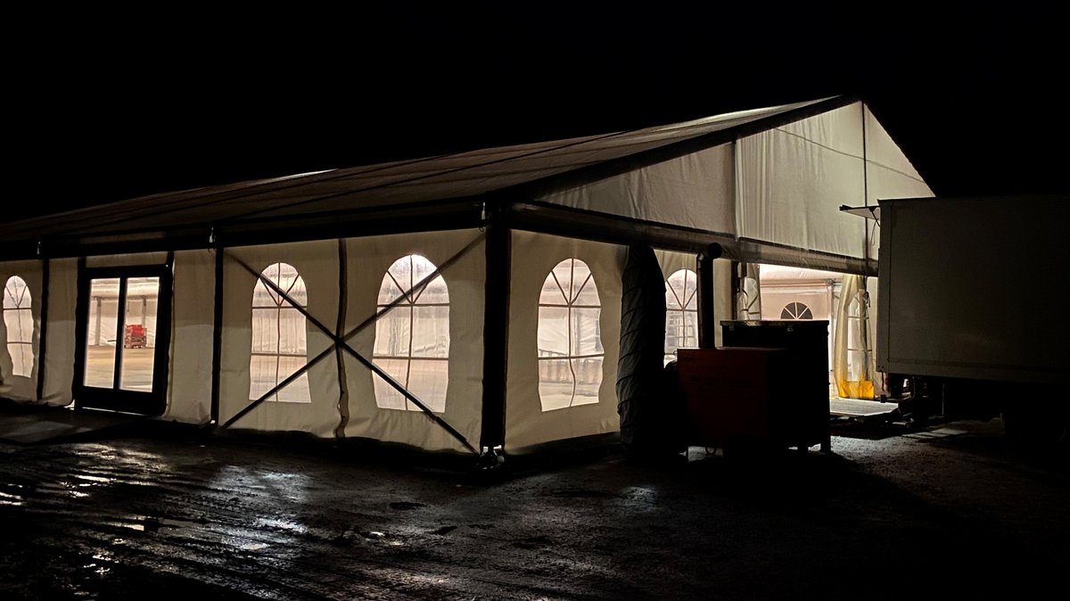 Unbekannte legen Feuer in Zelt für Ukraine-Flüchtlinge