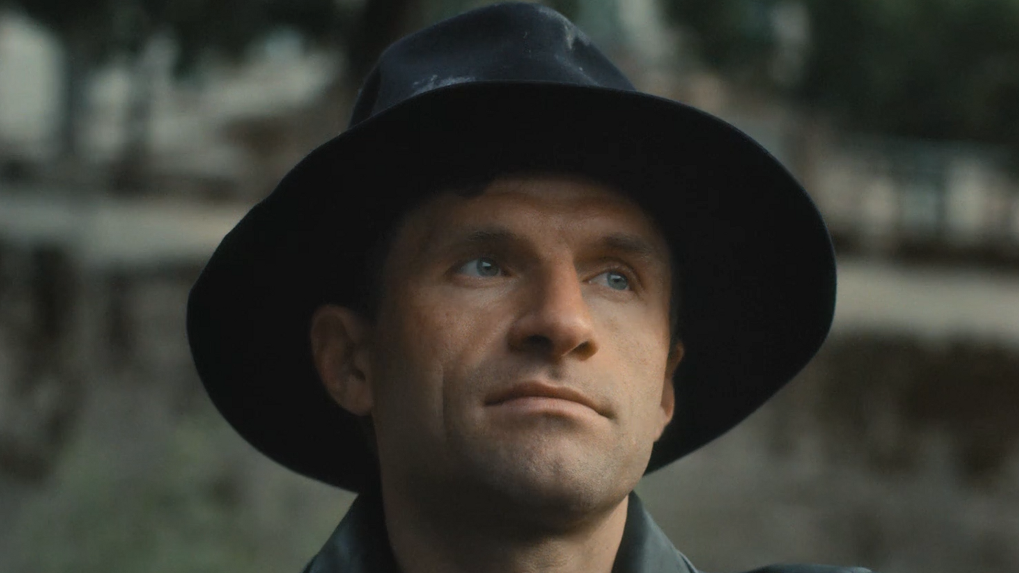 Thomas Müller mit Helmut Dietl Cowboy Hut