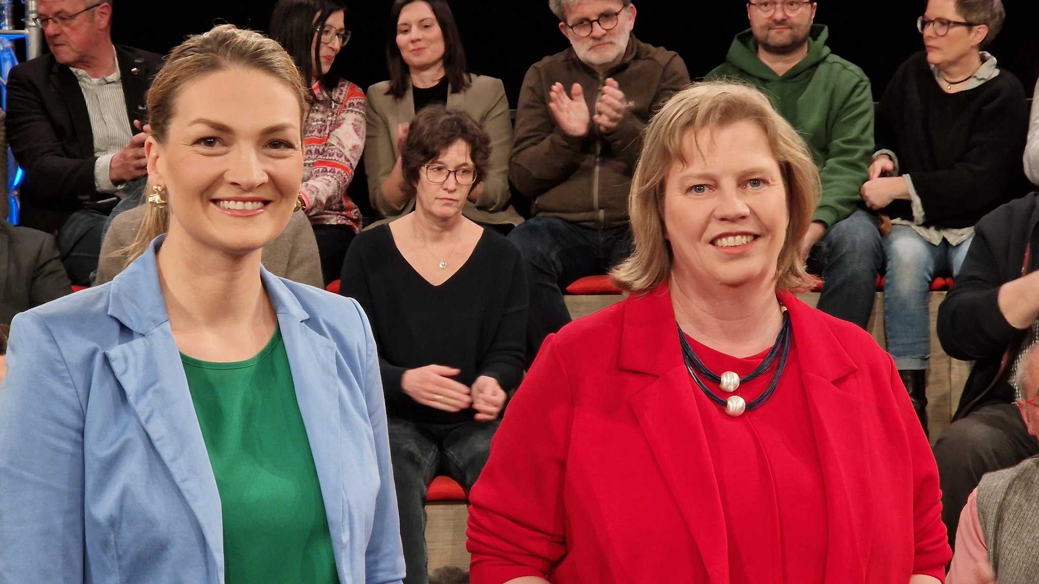 Gesundheitsministerin Judith Gerlach (CSU) und Gesundheitspolitische Sprecherin der SPD Landtagsfraktion Ruth Waldmann bei "jetzt red i"