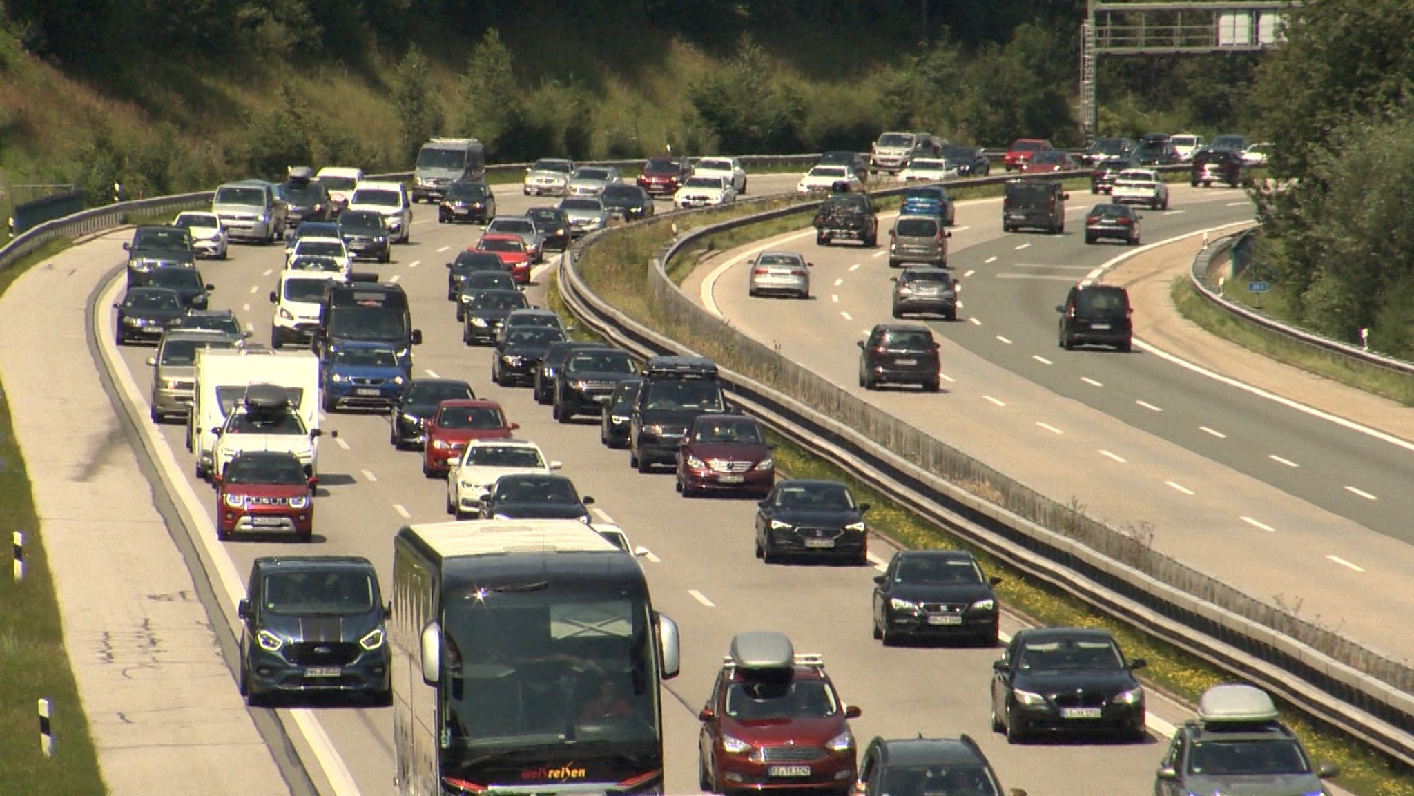 Hohes Verkehrsaufkommen auf der A8