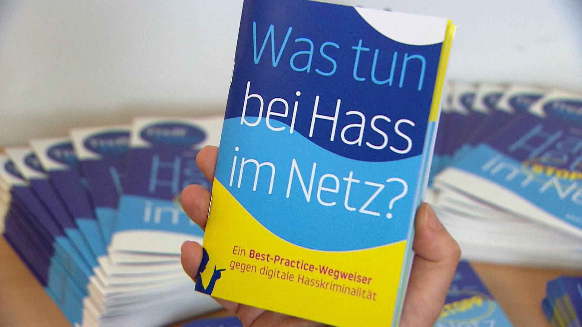Was kann ich tun als Opfer von Hass im Internet? Ein "Wegweiser" des bayerischen Justizministeriums soll helfen. 