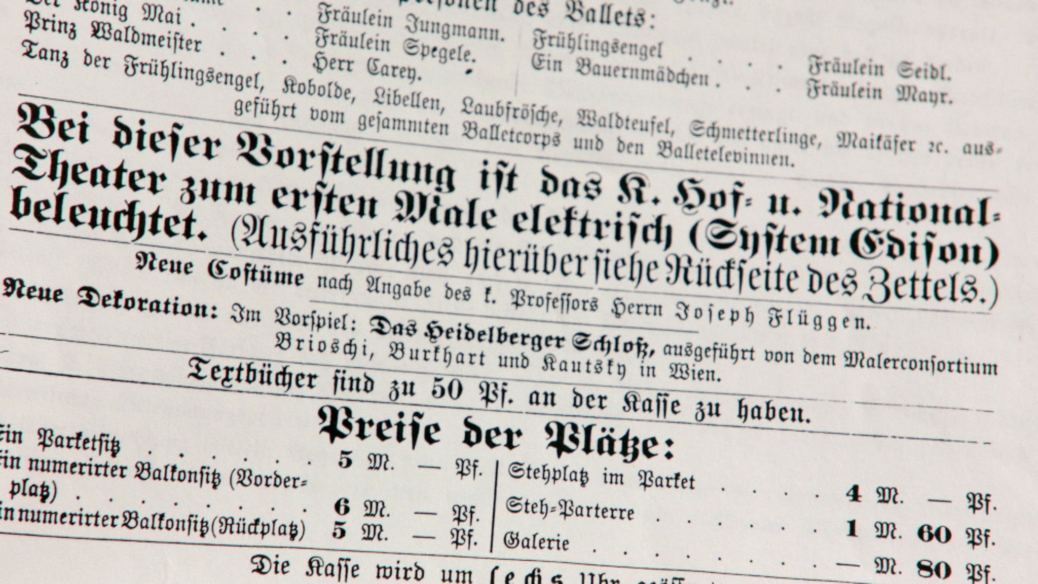 Das erste elektrisch beleuchtete Theater in Deutschland. Ludwig stieß damit eine technologische Revolution an.