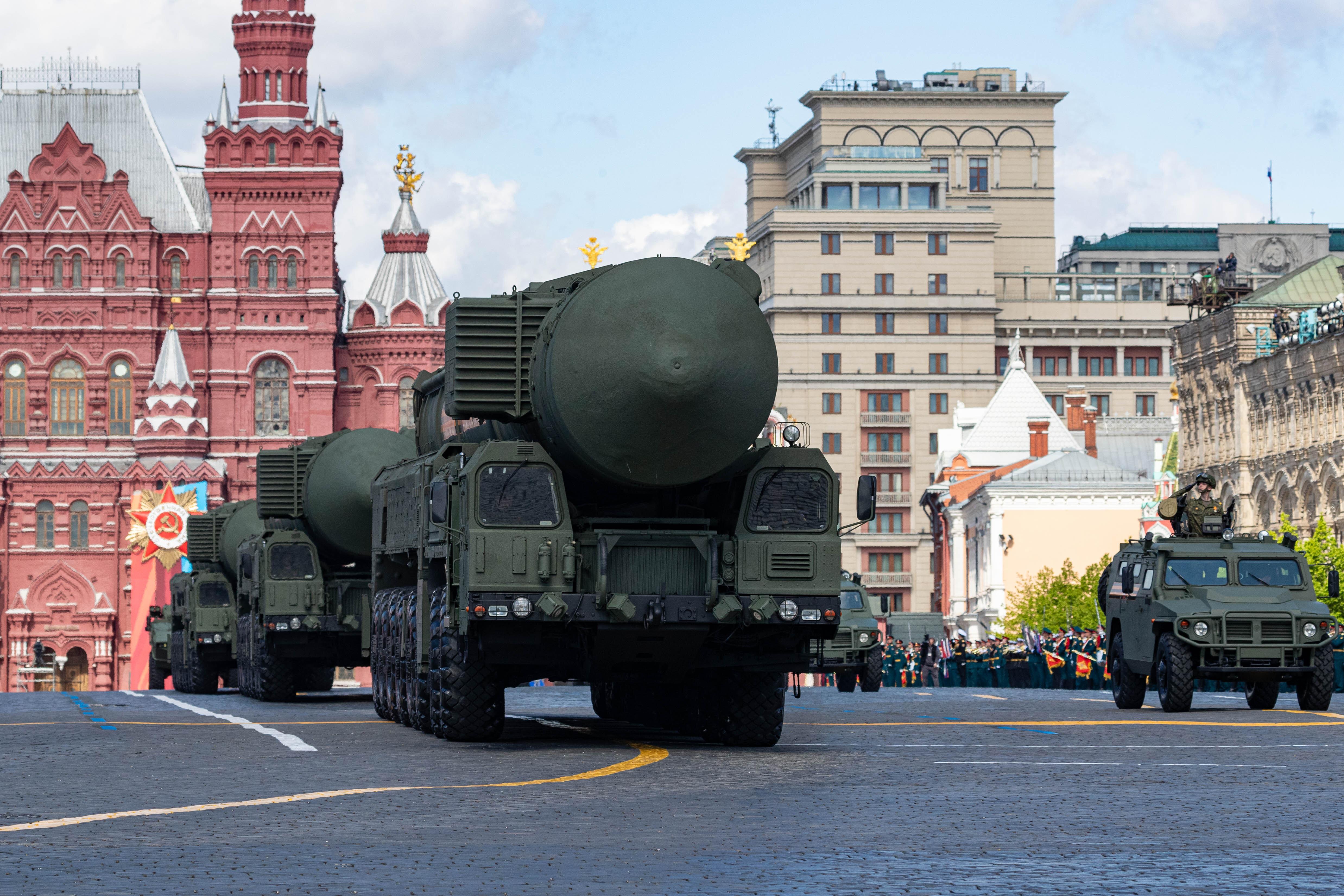 Archivbild: Russische Raketen bei einer Parade in Moskau