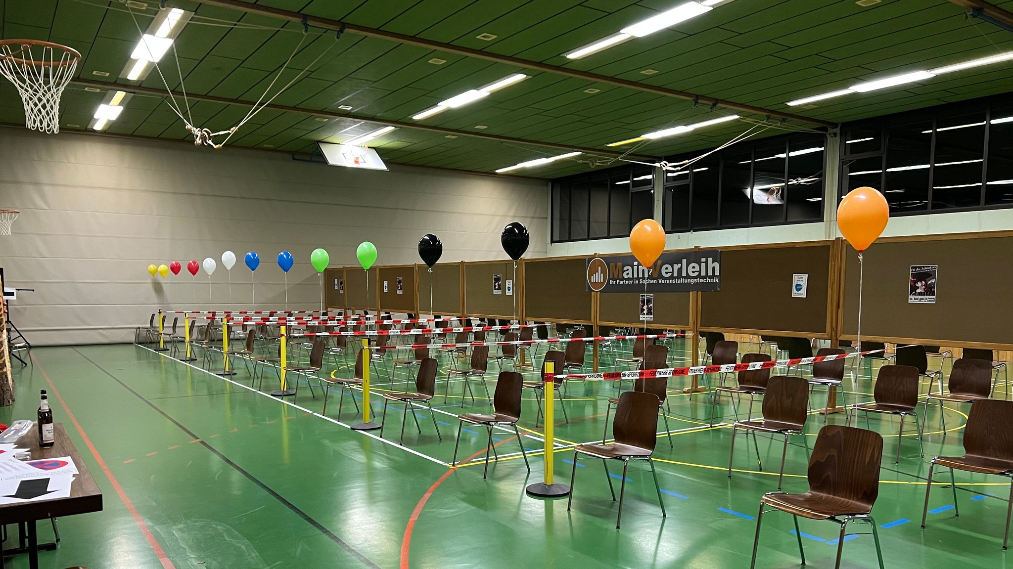 Die Leinachtalhalle wurde am Wochenende zum Impfzentrum umfunktioniert. 