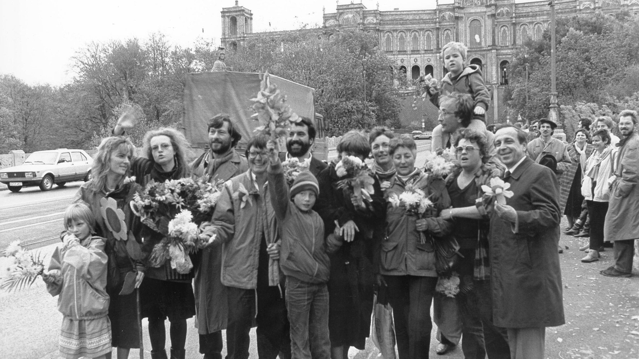 22.10.1986: 15 Abgeordnete der GRÜNEN - 8 Frauen und 7 Männer - ziehen in den Bayerischen Landtag ein