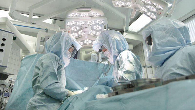 OP im Krankenhaus. (Archivbild) | Bild: Klinikum rechts der Isar/Michael Stobrawe OP im Krankenhaus. (Archivbild)