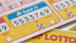 Die Zusatzlotterie Spiel 77 mit 7 Ziffern auf einem Lottoschein. | Bild:dpa-Bildfunk/Schlag und Roy GmbH