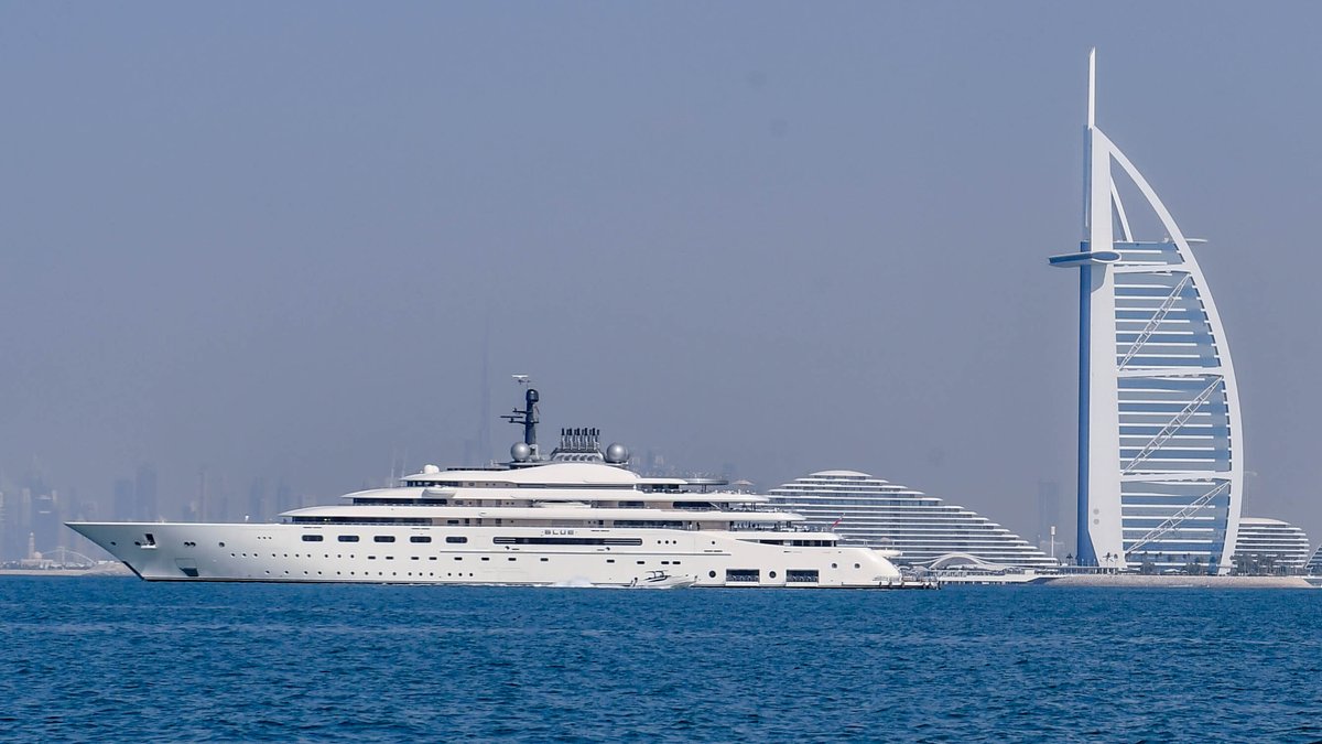 Die Yacht MAR von Sheikh Suroor bin Mohammed Al Nahyan im Hafen von Dubai