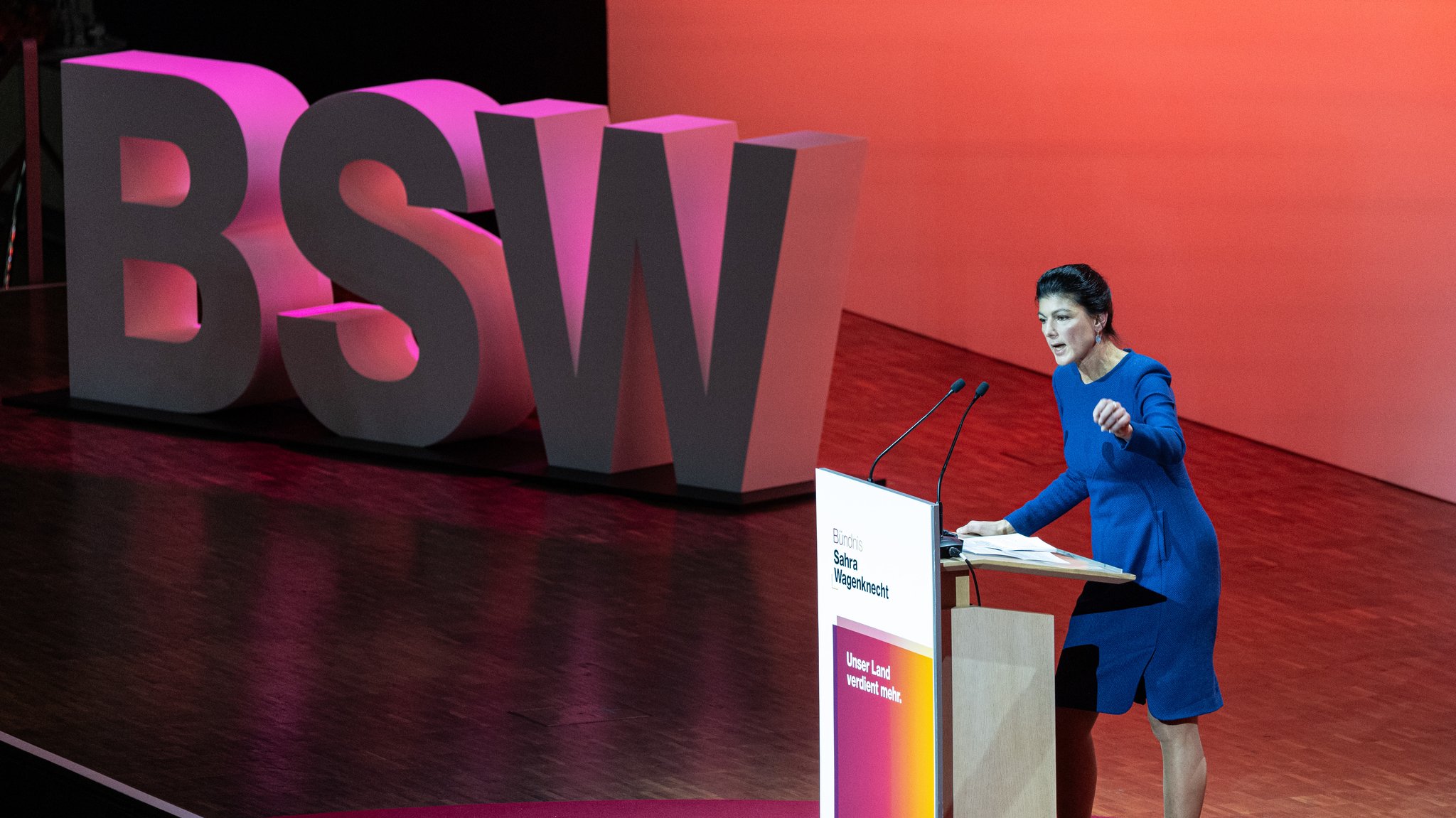 Sahra Wagenknecht, Kanzlerkandidatin und Bundesvorsitzende des Bündnis Sahra Wagenknecht BSW, spricht auf dem Bundesparteitag.