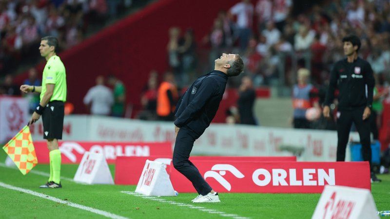 Bundestrainer Hansi Flick hat reagiert am Spielfeldrand. Deutschland verliert mit 1:0. 