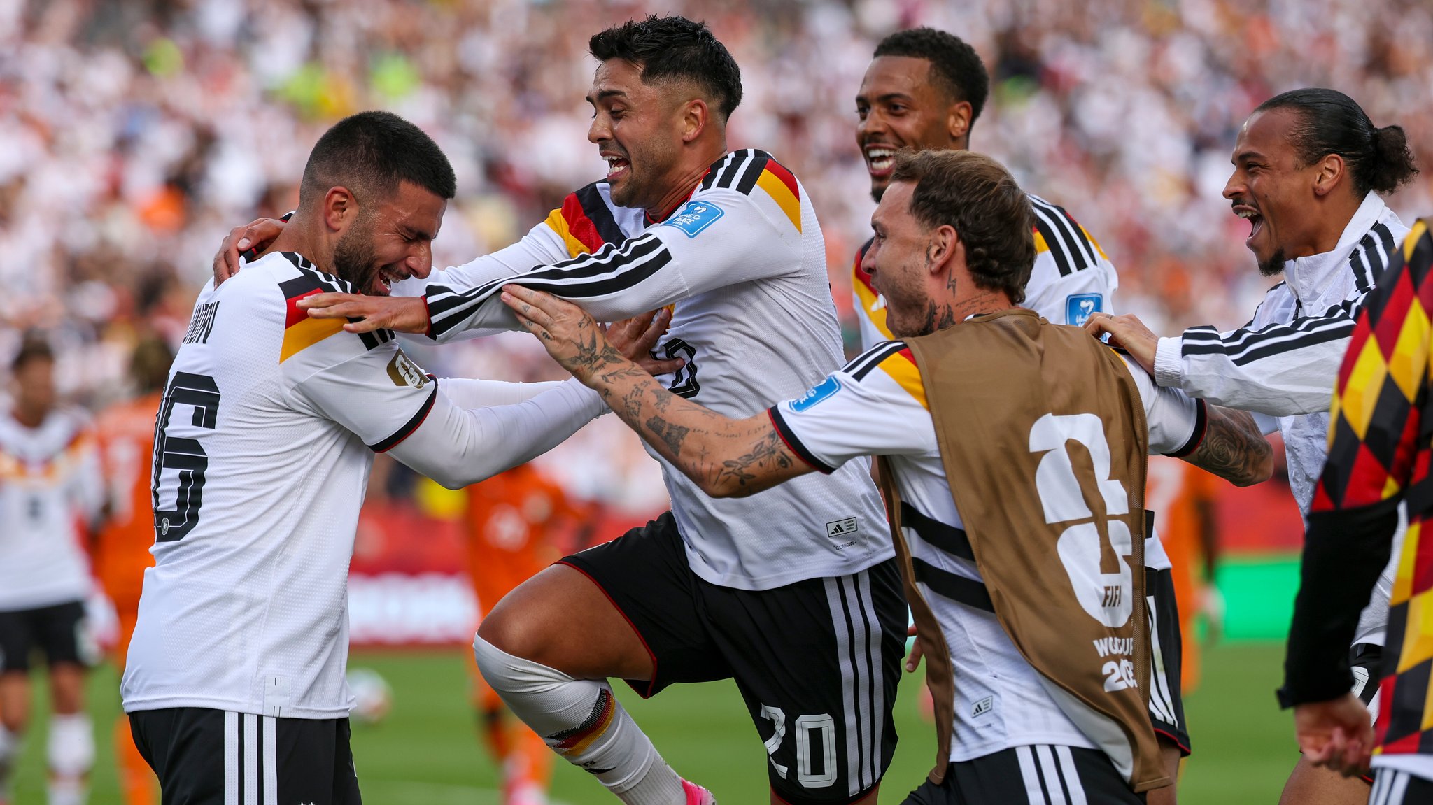 Das DFB-Team bejubelt den Siegtreffer von Deniz Undav (links) gegen die Elfenbeinküste.