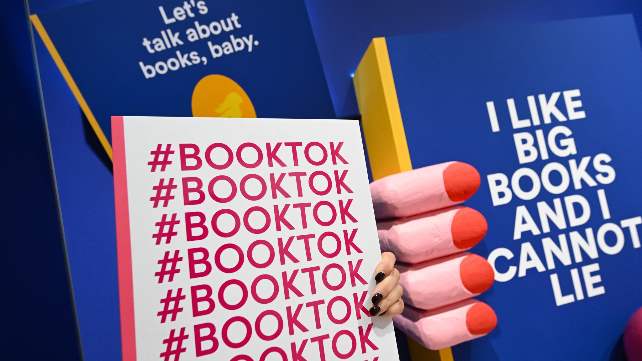 #BookTok: Wie TikTok neues Leben in die Welt der Bücher bringt