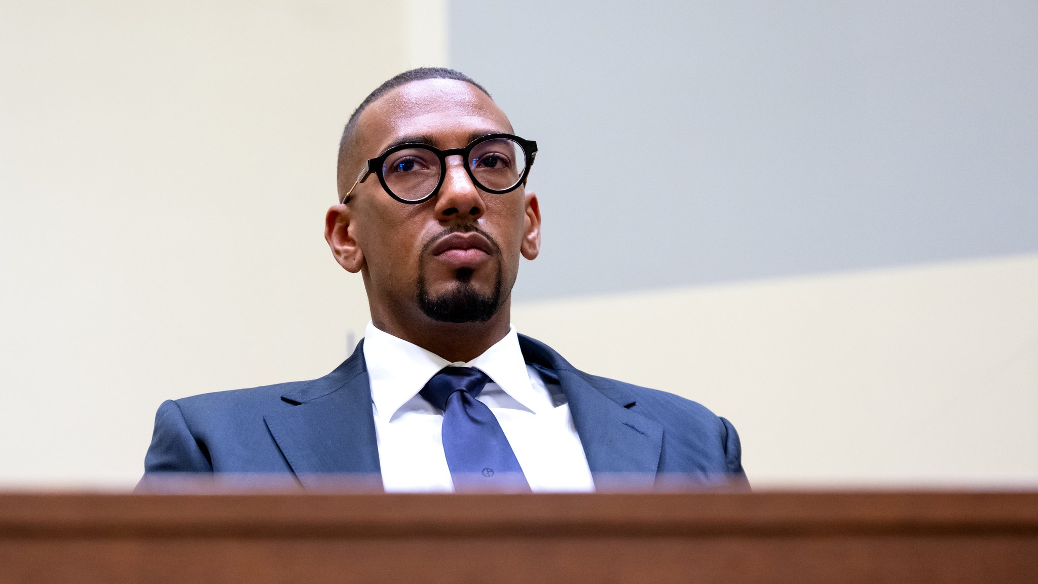 Jerôme Boateng beim Beginn der Fortsetzung im Berufungsprozess am Landgericht München I (Archivbild von 2022).