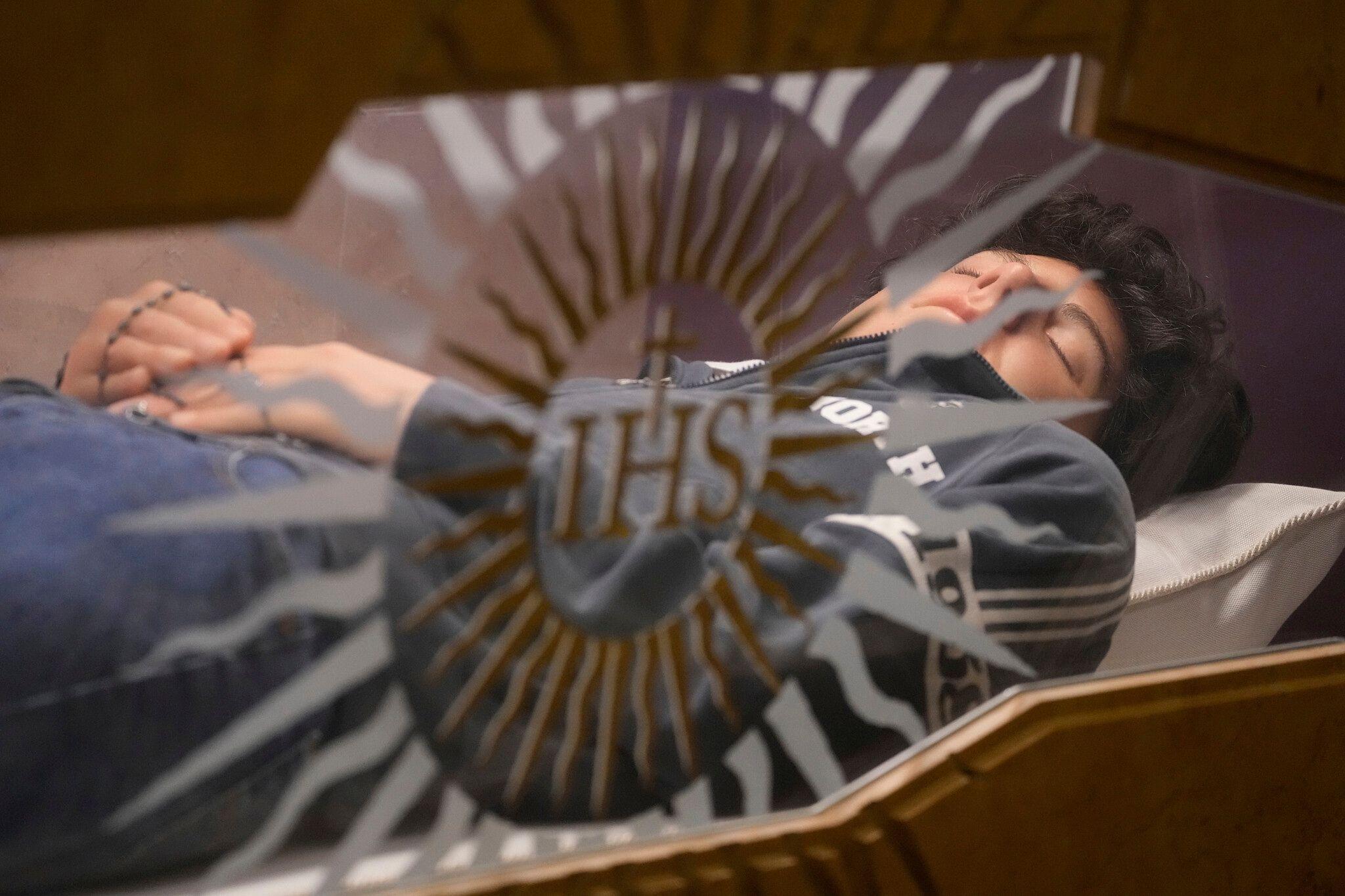 Der aufgebahrte Carlo Acutis in Assisi: Viele Pilger kommen seinetwegen. 