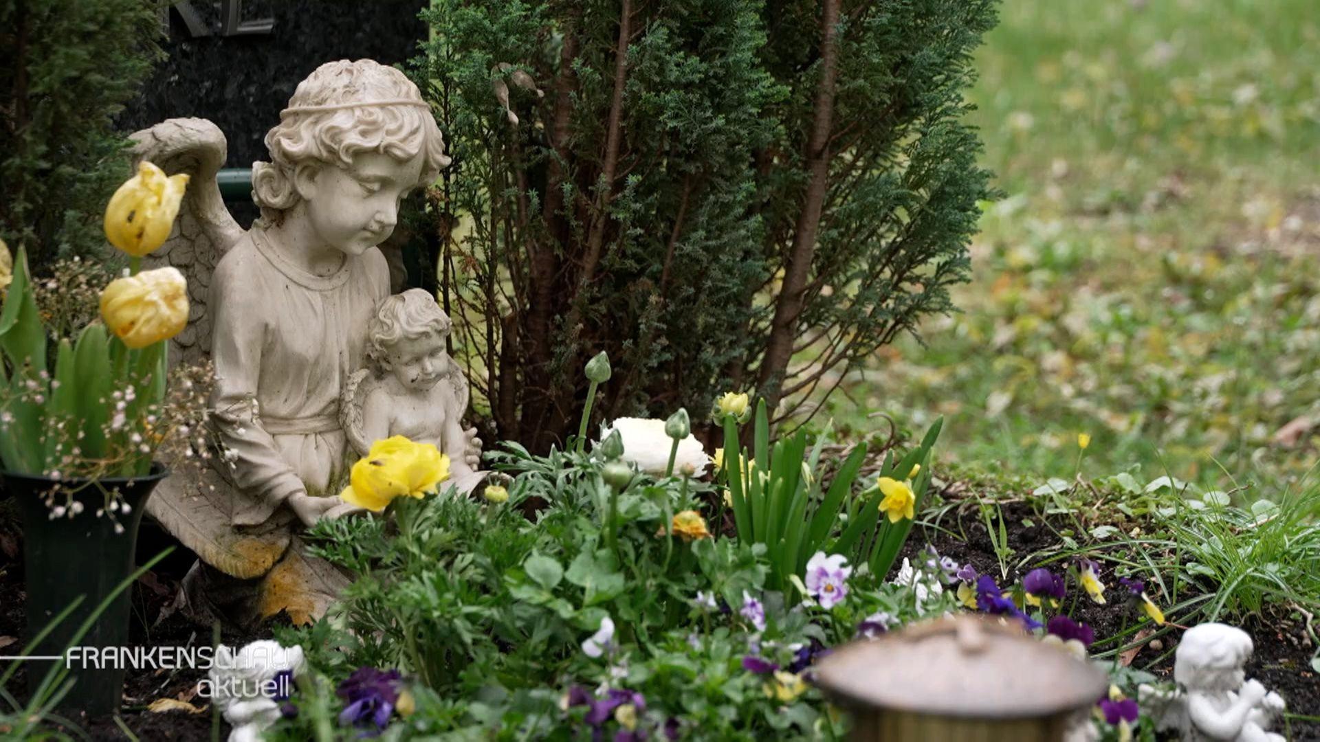 Ein Grab auf dem Nürnberger Westfriedhof