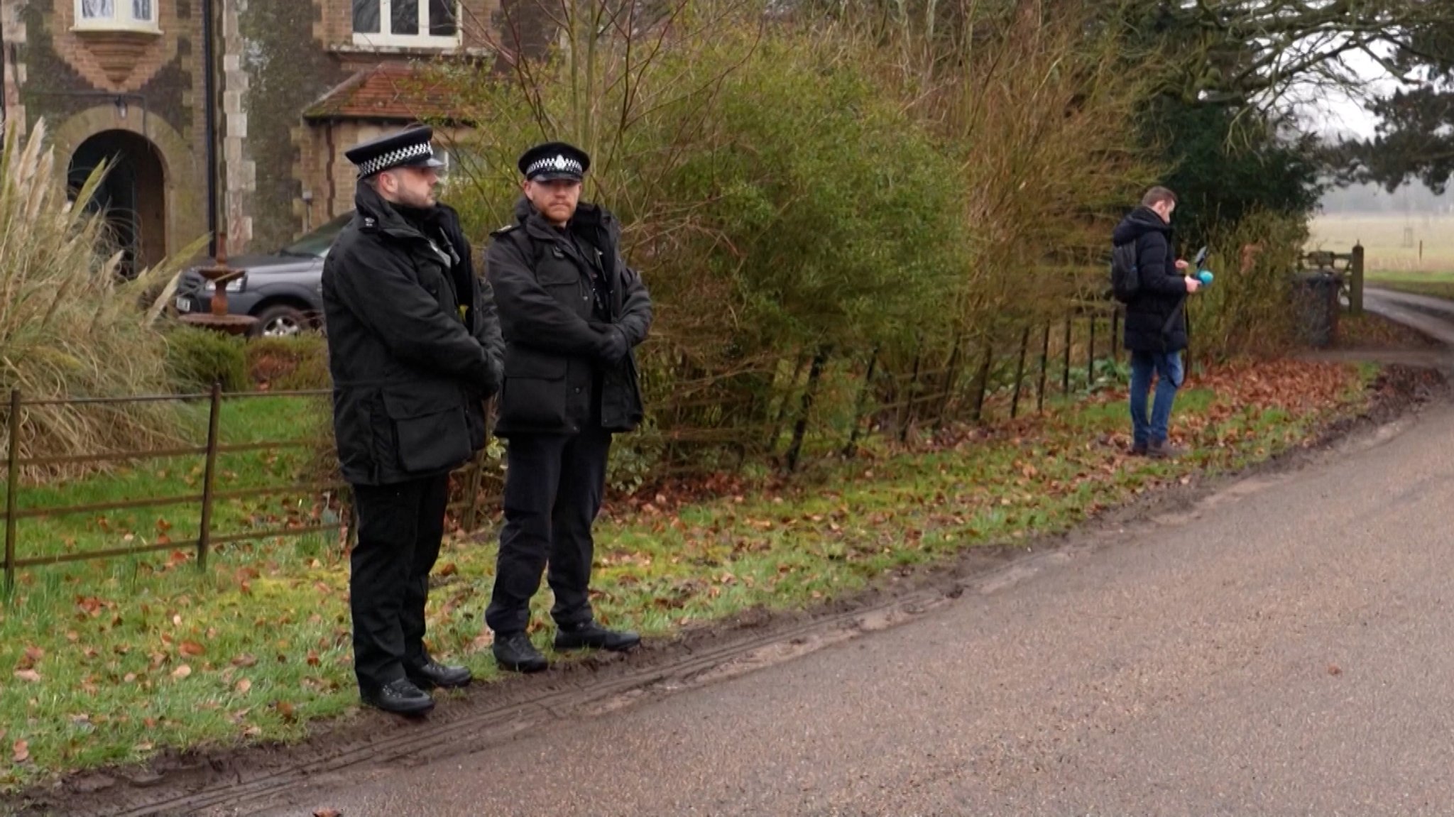 Die britische Polizei hat den früheren Prinzen Andrew an dessen 66. Geburtstag festgenommen.