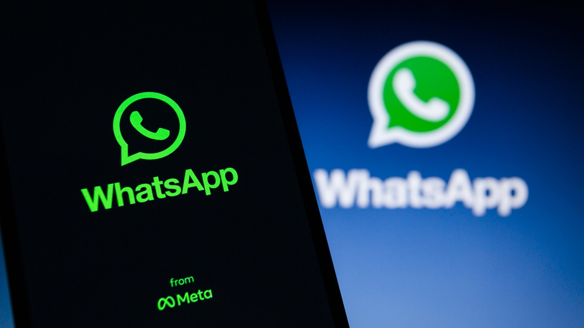 Smartphone mit WhatsApp Logo