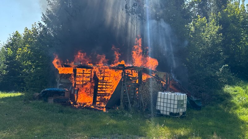 13 Feuer seit Juni gelegt | Bild: BR 13 Feuer seit Juni gelegt