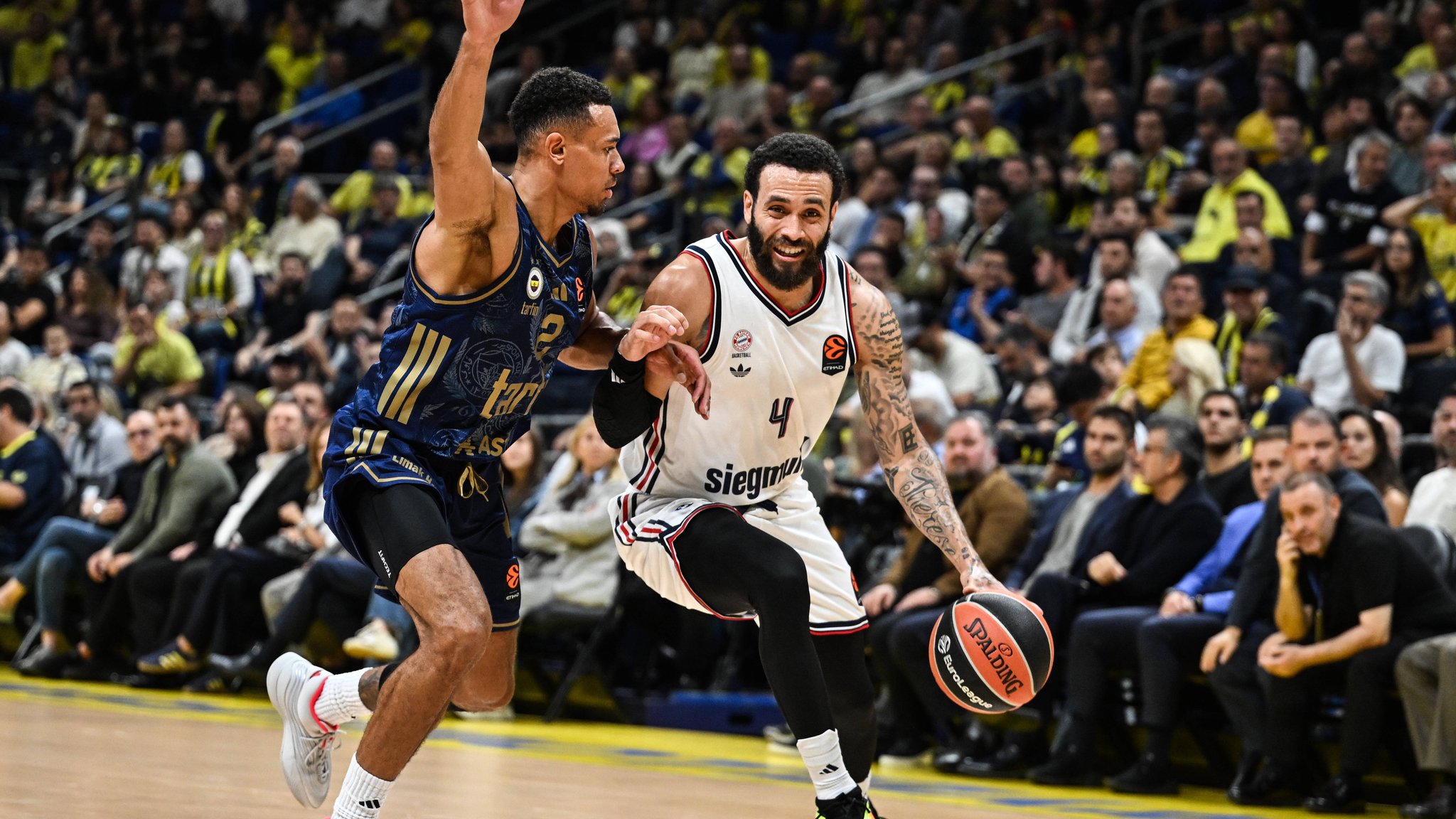 Wade Baldwin gegen Duane Washington Jr. | Bild: IMAGO / Anadolu Agency Wade Baldwin gegen Duane Washington Jr.