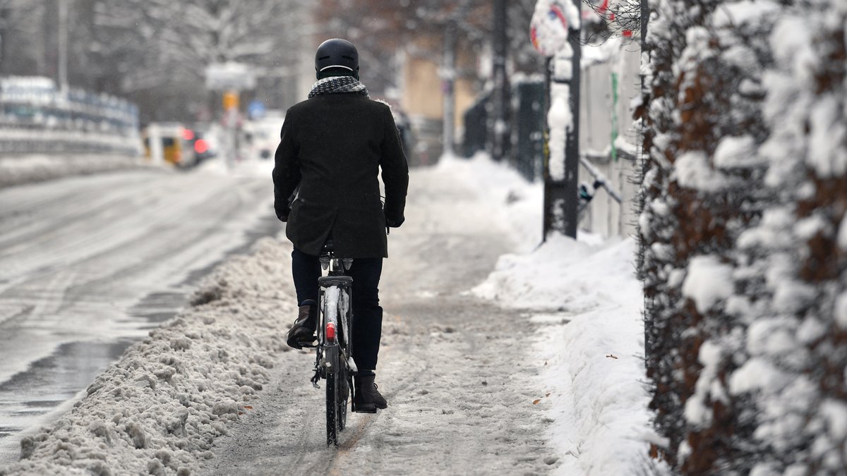 Radfahrer im winterlichen München (Symbolbild)